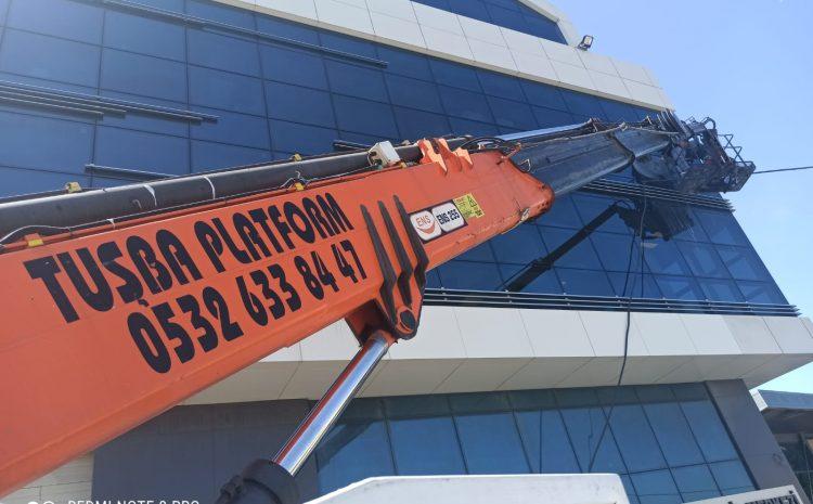 Güneşli Dış Cephe Cam Temizliği
